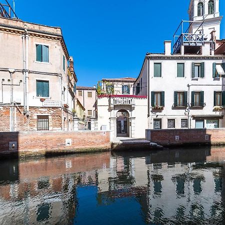 Ln Luxe Apartment Venice Canal View Екстер'єр фото
