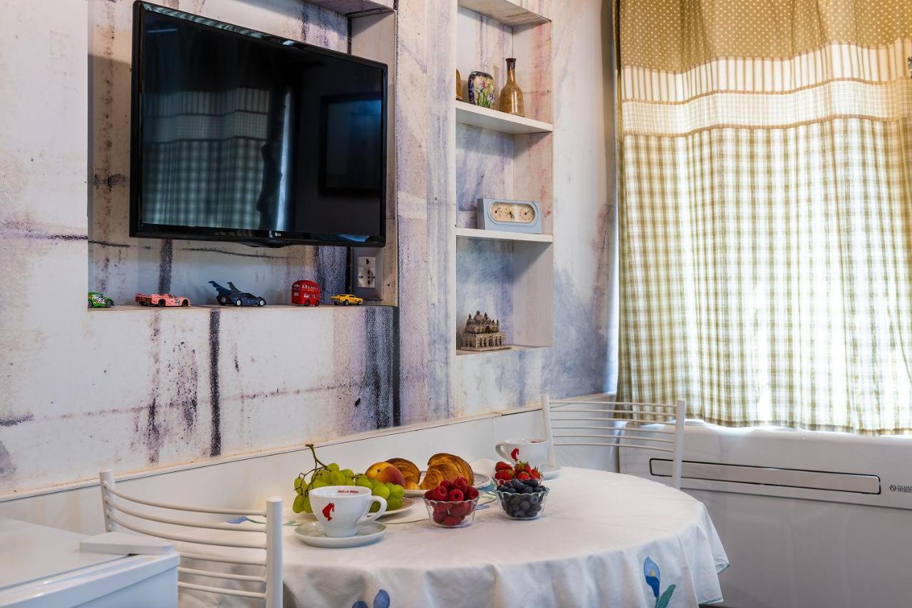 Ln Luxe Apartment Venice Canal View Екстер'єр фото