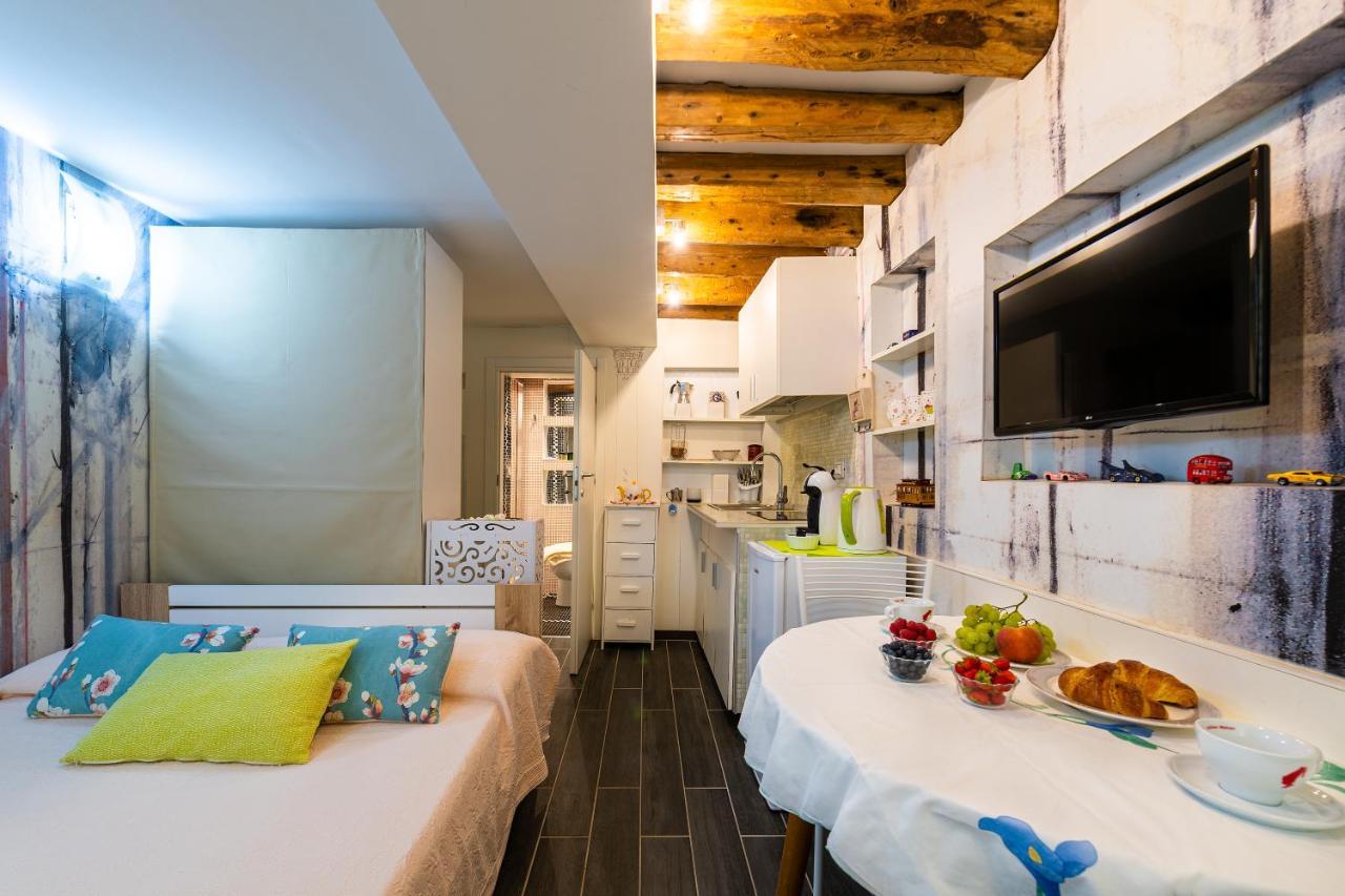 Ln Luxe Apartment Venice Canal View Екстер'єр фото