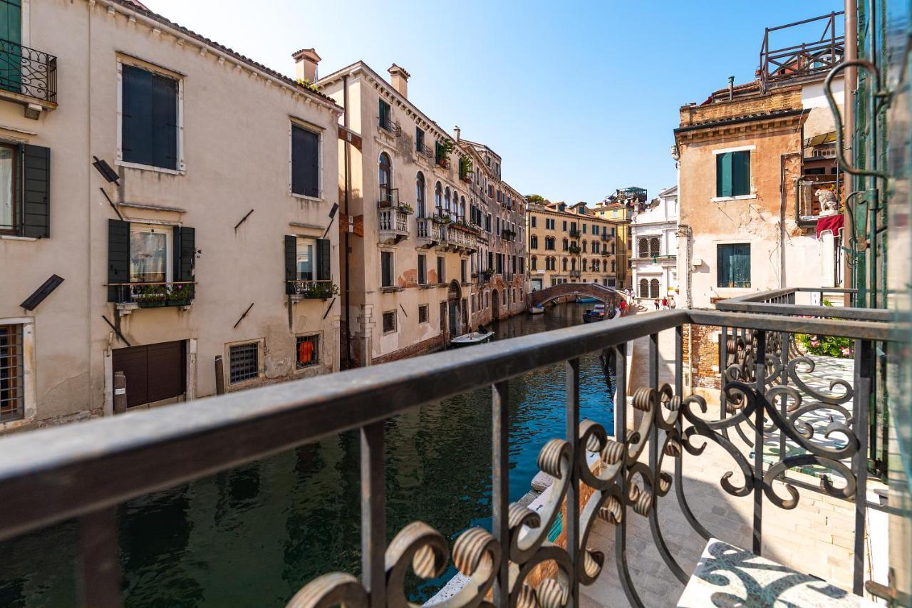 Ln Luxe Apartment Venice Canal View Екстер'єр фото
